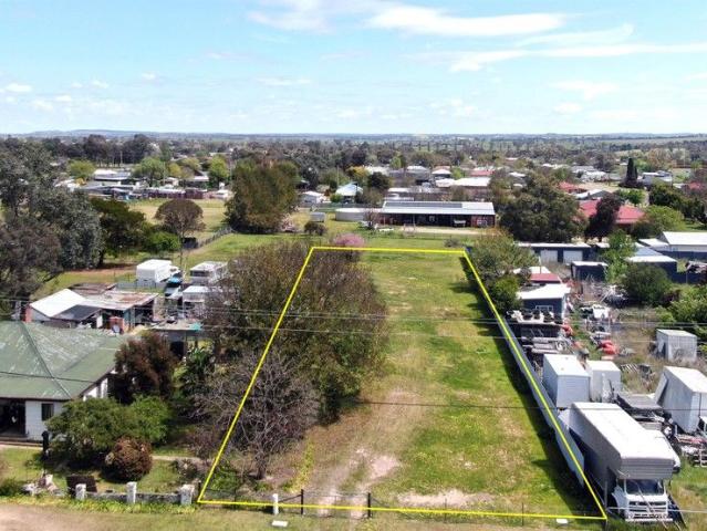 Great Location: Large block: Ready to build