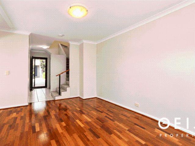 GREAT LOCATION, LIFESTYLE AND ENTERTAINING!