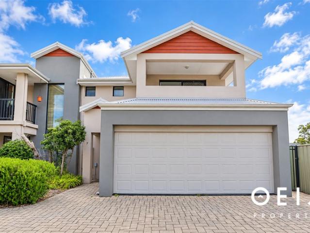 GREAT LOCATION, LIFESTYLE AND ENTERTAINING!