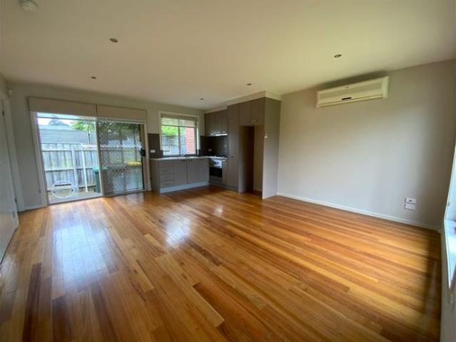 GREAT LOCATION & LOW MAINTENANCE