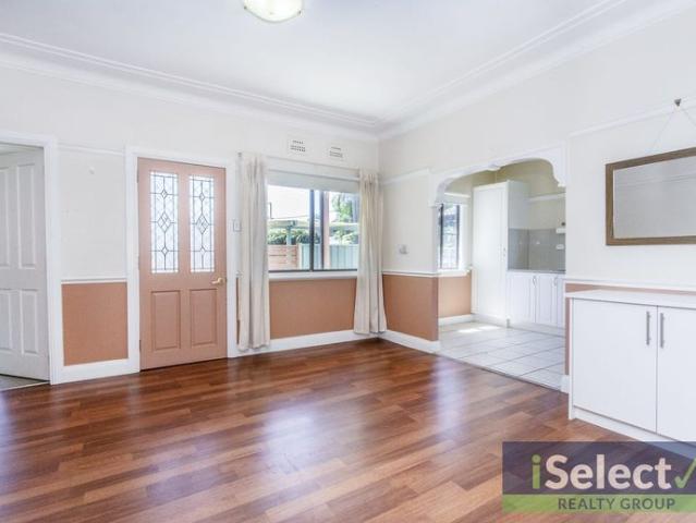 GREAT LOCATION & LOW MAINTENANCE!