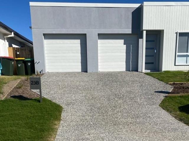 GREAT LOCATION, MINS TO SHOPS & M1, NEAR NEW COMPACT DUPLEX, 2 AIR CONDS, WALK IN ROBE, DOUBLE SHOWER