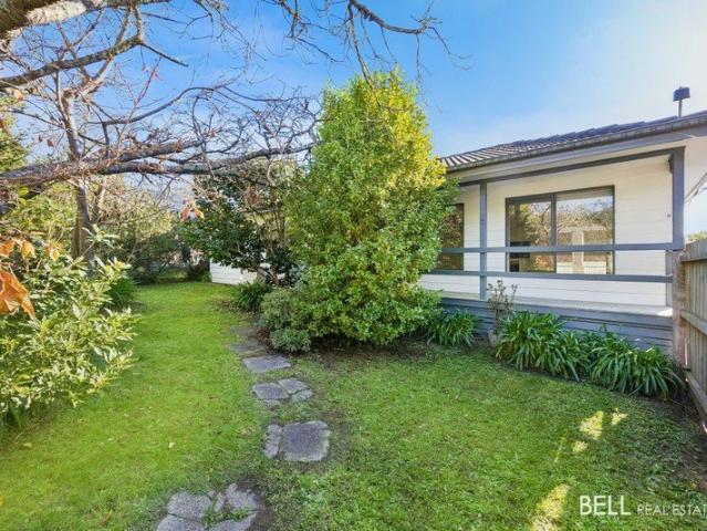 Great location, mountain views and ready to move into