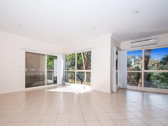 Great Location Overlooking Parkland