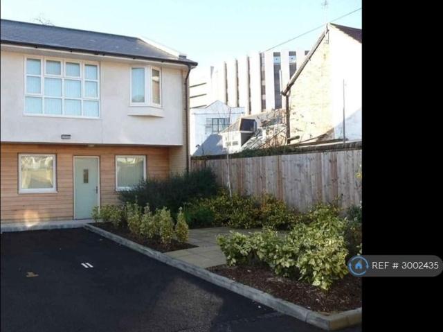 Great Location Poole, BH15 2 bed end of terrace house to rent £1,200 pcm £277 pw