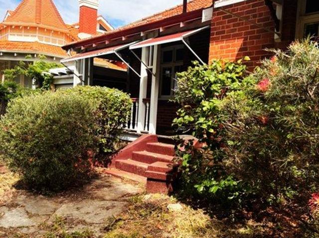 GREAT LOCATION PLEASANT CHARACTER FAMILY HOME