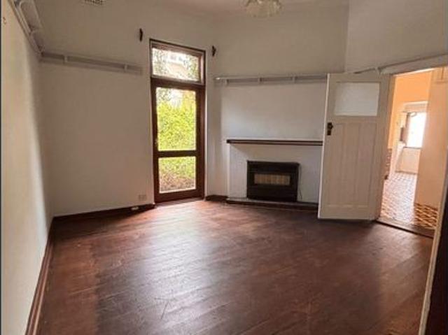 GREAT LOCATION PLEASANT CHARACTER FAMILY HOME