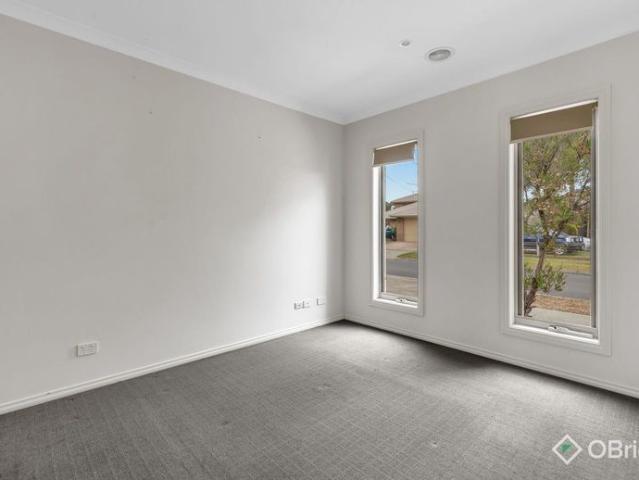 GREAT LOCATION STYLISH WITH OUTDOOR APPEAL!