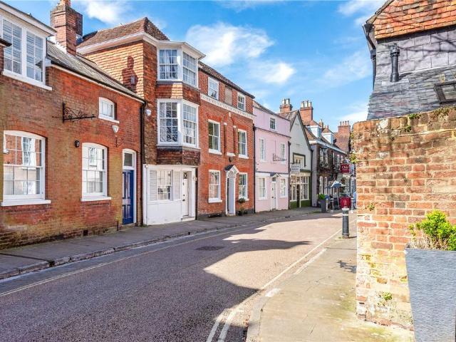 Great Minster Street, Winchester. 4 bed terraced house to rent £4,500 pcm £1,038 pw