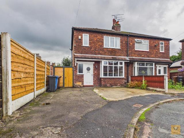 Great Moor, Stockport SK2 2 bed semi detached house to rent £1,200 pcm £277 pw