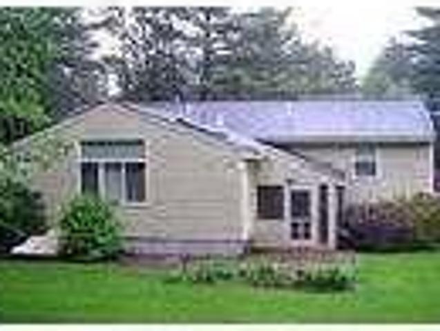 Great Neighborhood Location For This 8 Room 2.5 bathroom Split Entr