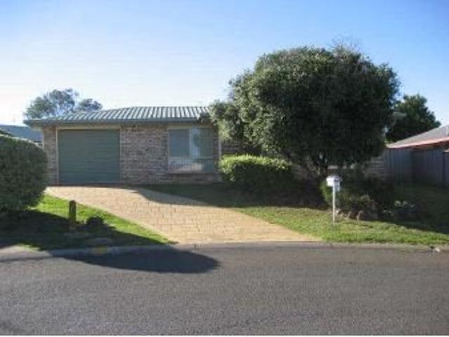 Great Neighbourhood, Shaded Entertaining Area!