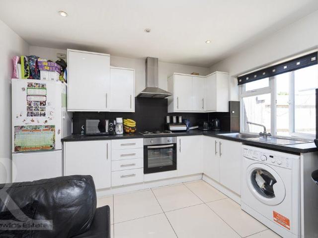 Great North Way, London NW4 2 bed apartment to rent £2,050 pcm £473 pw