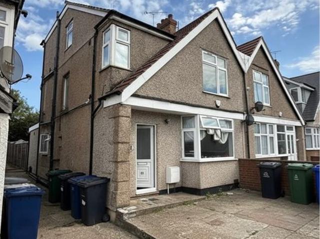 Great North Way, London NW4, 2 bed maisonette to rent, £2,150 pcm | PrimeLocation