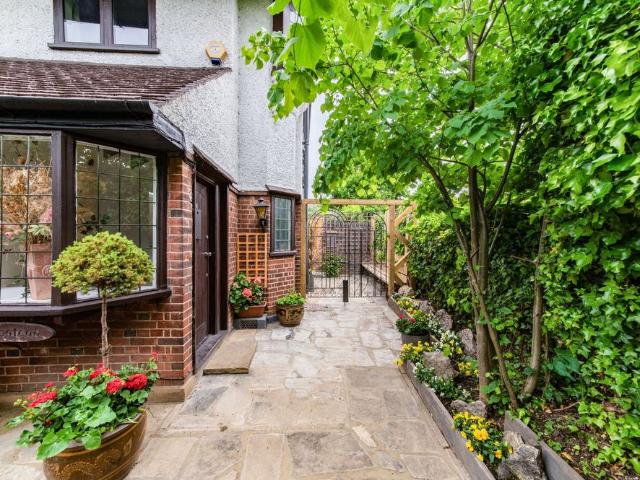 Great North Road, N6 4LU, Highgate