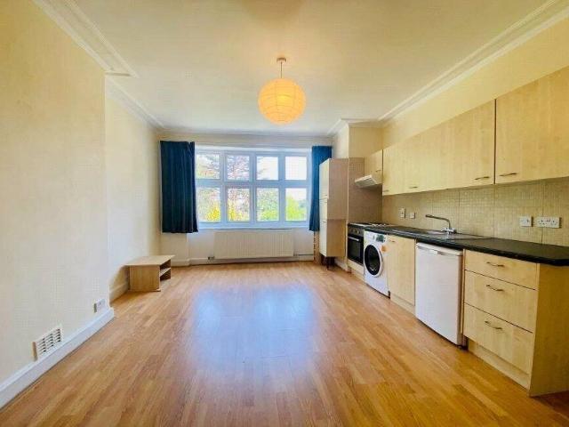 Great North Road, East Finchley, London N6, 2 bed flat to rent, £2,200 pcm | PrimeLocation