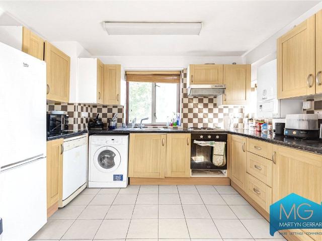 Great North Road, East Finchley, London N2, 3 bed flat to rent, £2,300 pcm | PrimeLocation