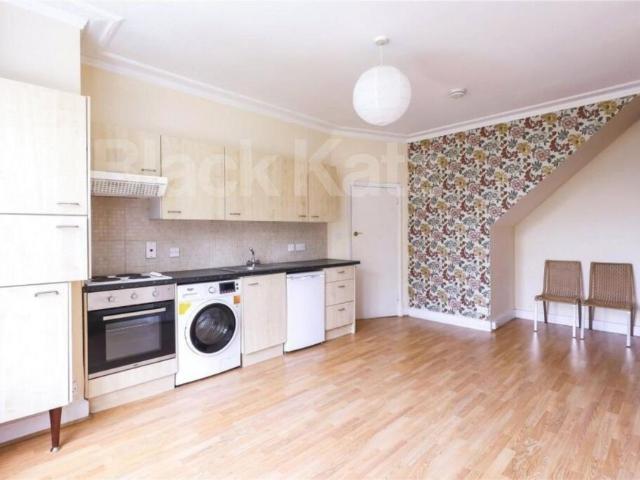 Great North Road, Highgate / East Finchley N6, 2 bed flat to rent, £2,197 pcm | PrimeLocation
