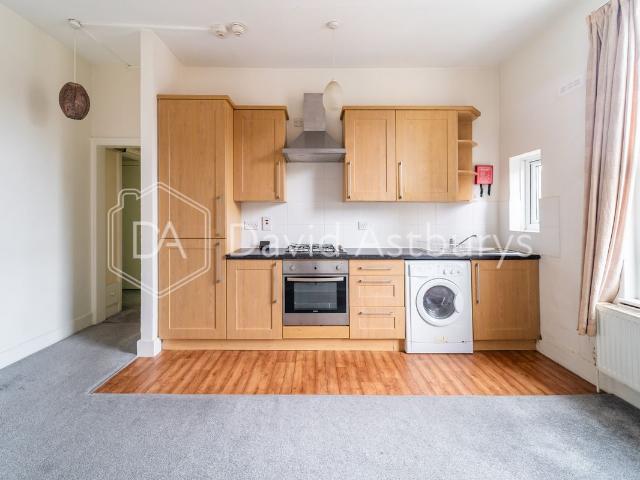 Great North Road, Highgate, London N6, 2 bed flat to rent, £1,900 pcm | PrimeLocation