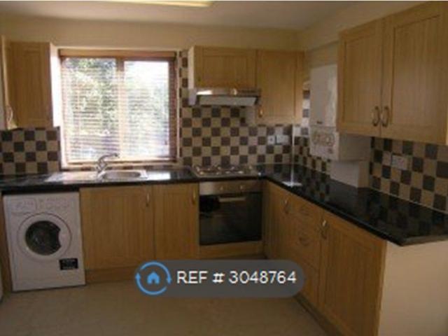 Great North Road, London N2, 3 bed flat to rent, £2,200 pcm | PrimeLocation