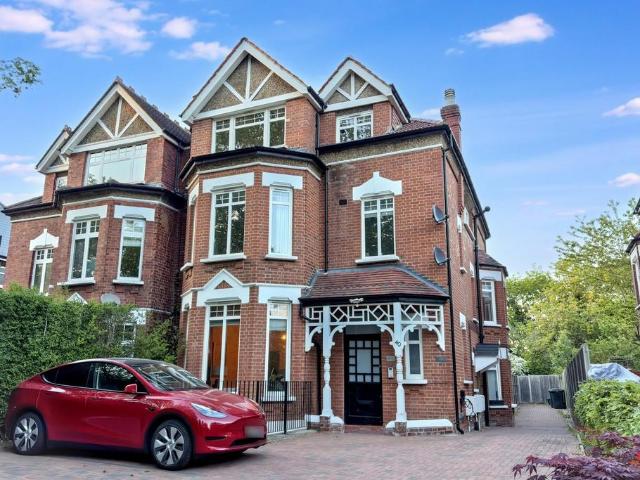 Great North Road, London N6 2 bed flat to rent £2,800 pcm £646 pw