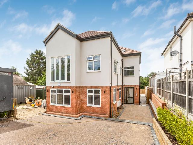 Great North Road, Welwyn Garden City, Hertfordshire AL8, 2 bed flat to rent, £1,500 pcm | PrimeLocation