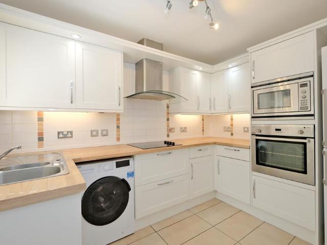 Great Northern Road, Flat B, Aberdeen, 2 bed flat to rent £795 pcm £183 pw