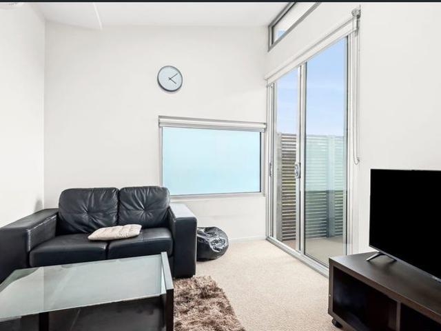 Great One Bedroom Unit with Vaulted Ceilings