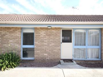 Great One Bedroom Unit!