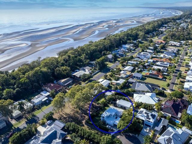 Great Opportunity Executive Family Home Walk to the Beach