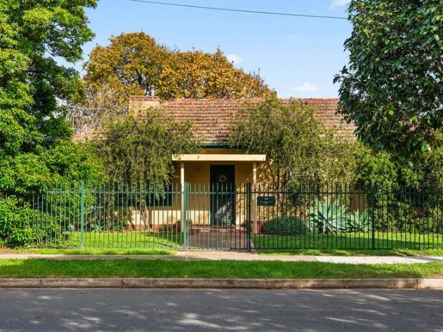 Great Opportunity in Prestigious Oaklands Estate