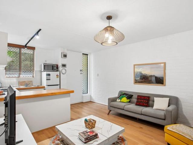 GREAT PARTLY FURNISHED 2x1 APARTMENT