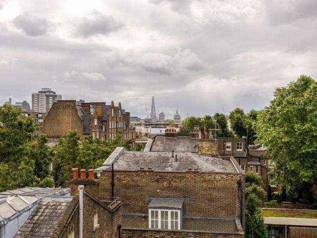 Great Percy Street, Clerkenwell. 3 bed maisonette to rent £6,000 pcm £1,385 pw