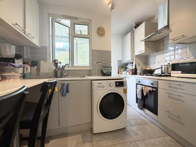 Great Plumtree, Harlow CM20, 2 bed flat to rent, £1,300 pcm | PrimeLocation
