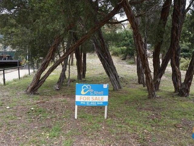 GREAT PROXIMITY TO LAKE & BOAT RAMP