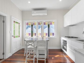 Great Property Great Location! LARGE RENOVATED 1 BRM PROPERTY
