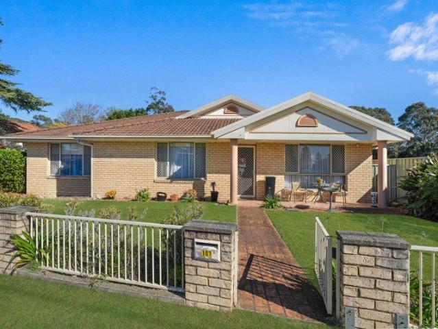 GREAT PROPERTY JUST 150m TO WATERFRONT!