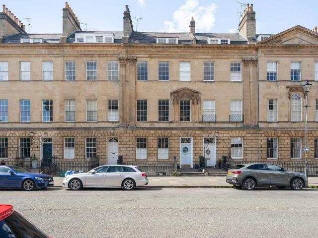 Great Pulteney Street, Bath. 3 bed duplex to rent £4,500 pcm £1,038 pw
