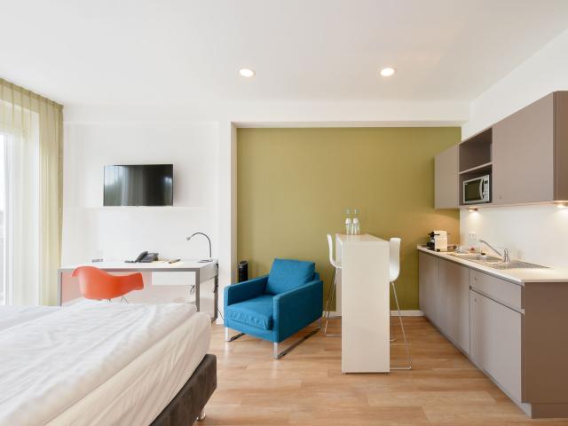 Great Serviced Apartment with cosy furnishing in the middle of Hürth, balcony & weekly cleaning