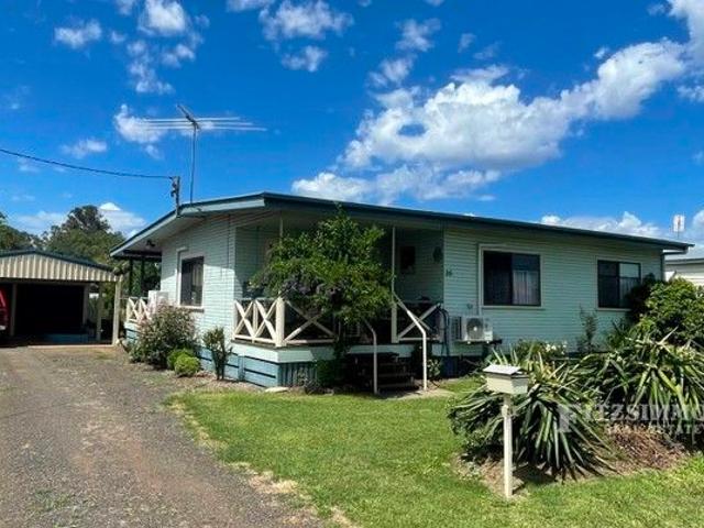 AVAILABLE NOW! GREAT SHED WALK TO MAIN STREET IN MINUTES
