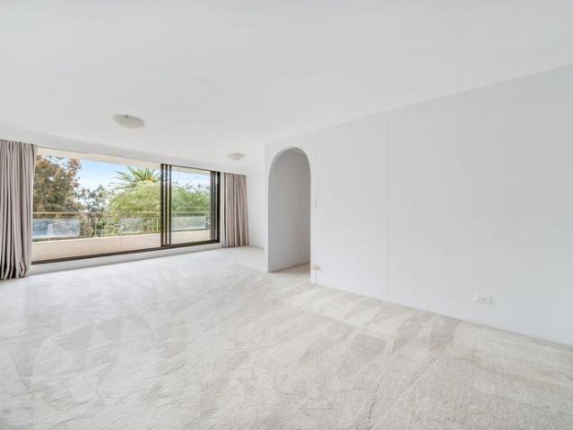 Great Size Apartment & Flooded with Natural Light