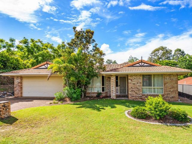 Great Size Family Home in the Heart of Pacific Pines
