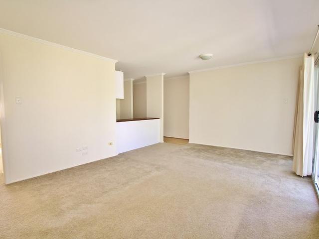 Great Size Living Balcony Great Location