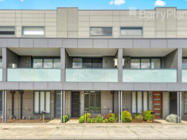 Great Size Townhouse Across From Craigieburn Central