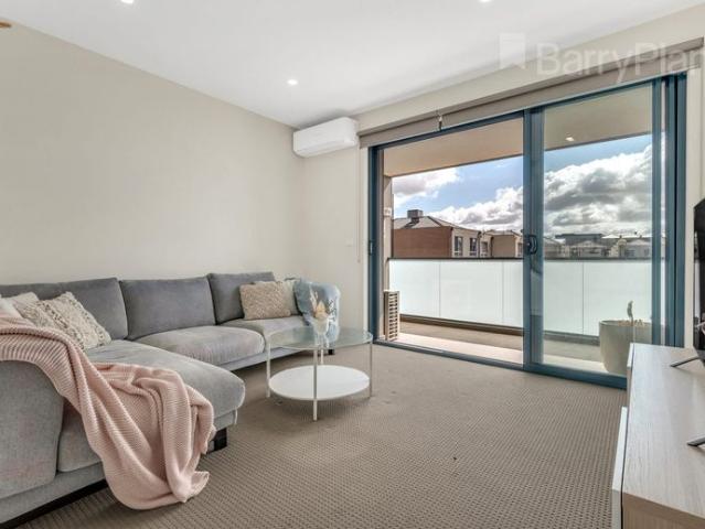 Great Size Townhouse Across From Craigieburn Central