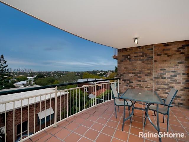 Great Size Unit with City Views