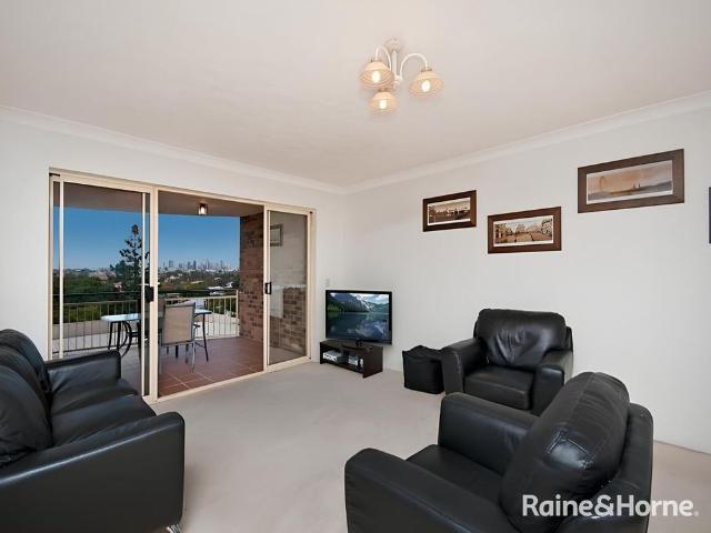 Great Size Unit with City Views