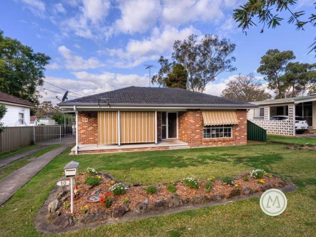 GREAT SIZED FAMILY HOME OFFERING LOADS OF POTENTIAL!