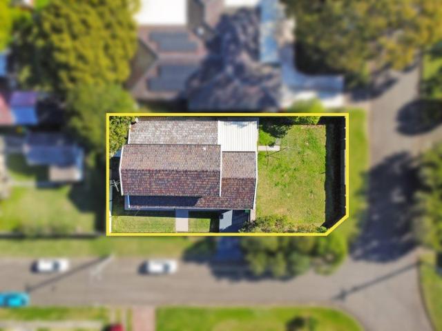 Great Sized House with Duplex Development Potential STCA in a Quiet Cul de Sac