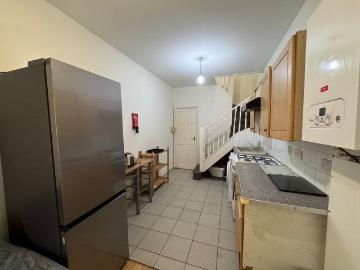 Great South West Road, Hounslow TW4, 2 bed flat to rent, £1,650 pcm | PrimeLocation